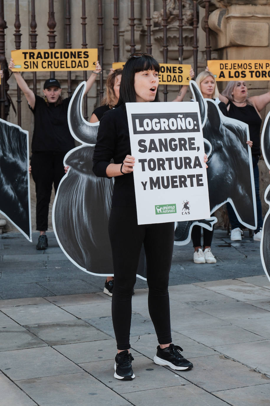 Concentración en la Plaza del Mercado bajo el lema &#039;Tauromaquia Abolición&#039;.