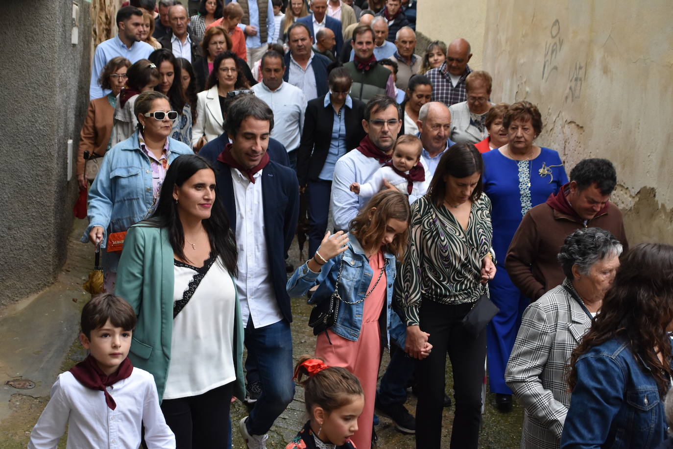 Imposición de pañuelos, procesión y pisado de la uva en Rincón de Olivedo