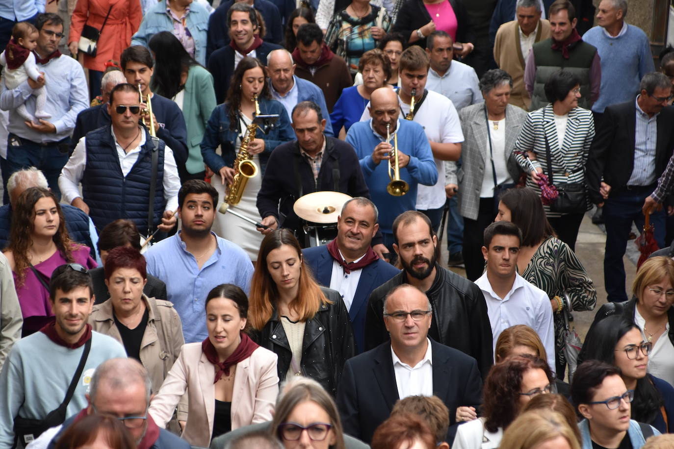 Imposición de pañuelos, procesión y pisado de la uva en Rincón de Olivedo