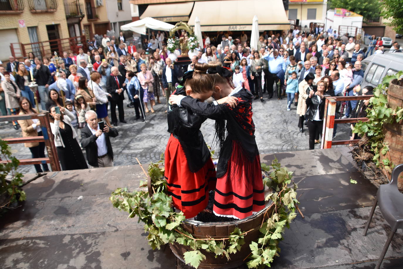 Imposición de pañuelos, procesión y pisado de la uva en Rincón de Olivedo