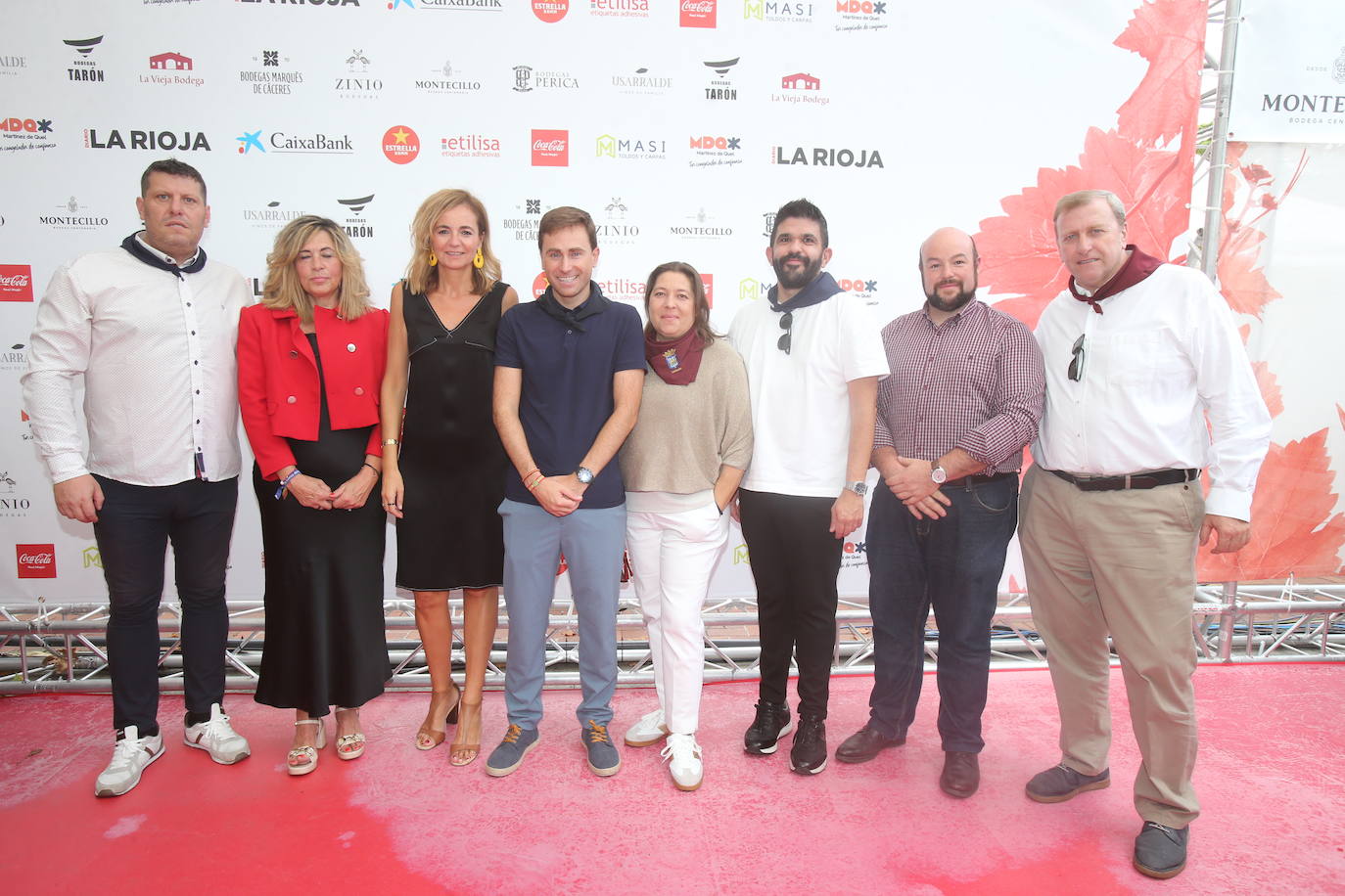 Álvaro Mayoral (comercial), Silvia García (casa rural Entrebosques), Estrella Domínguez, Daniel Osés, consejero de Política Local; y los alcaldes de Agoncillo, Viguera y El Rasillo, Encarna Fuertes, Álvaro Manzanos y Rubén Martínez; junto a José Luis Gobantes.