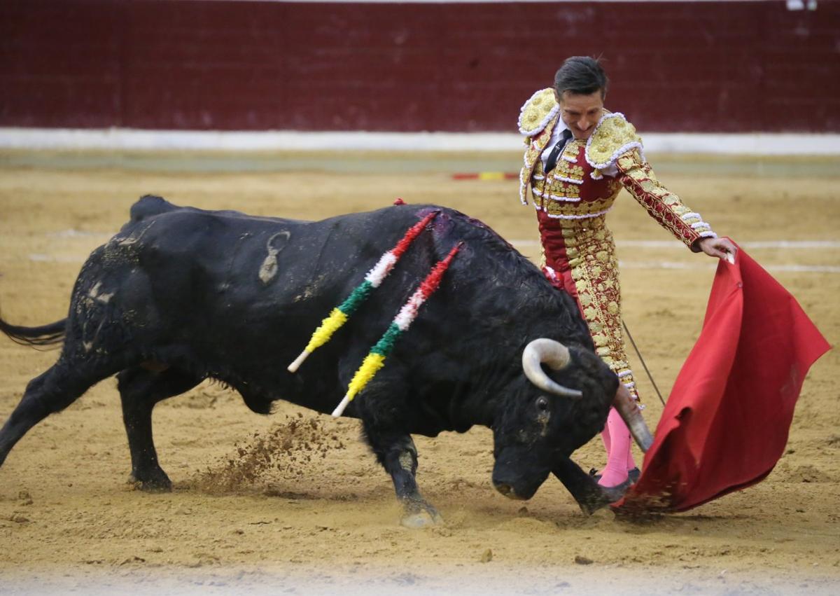 Imagen secundaria 1 - Talavante suma trofeos y Urdiales pone el arte