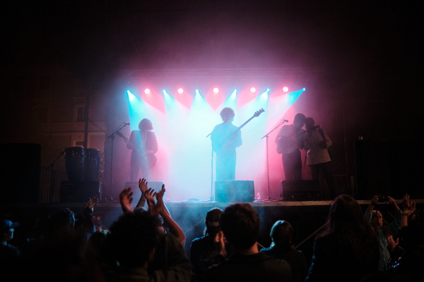 Los franceses Day Fly durante su concierto en la plaza del Parlamento, dentro del Parrilla.