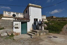 Visita de autoridades al depósito de agua de Cabretón.
