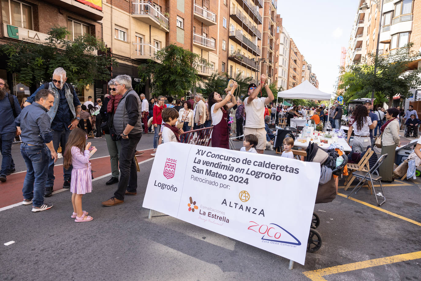 Logroño saborea las calderetas en la calle