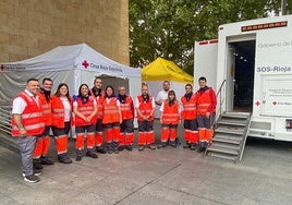 Miembros de Cruz Roja en el dispositivo de la plaza del Ayuntamiento, el pasado sabado.