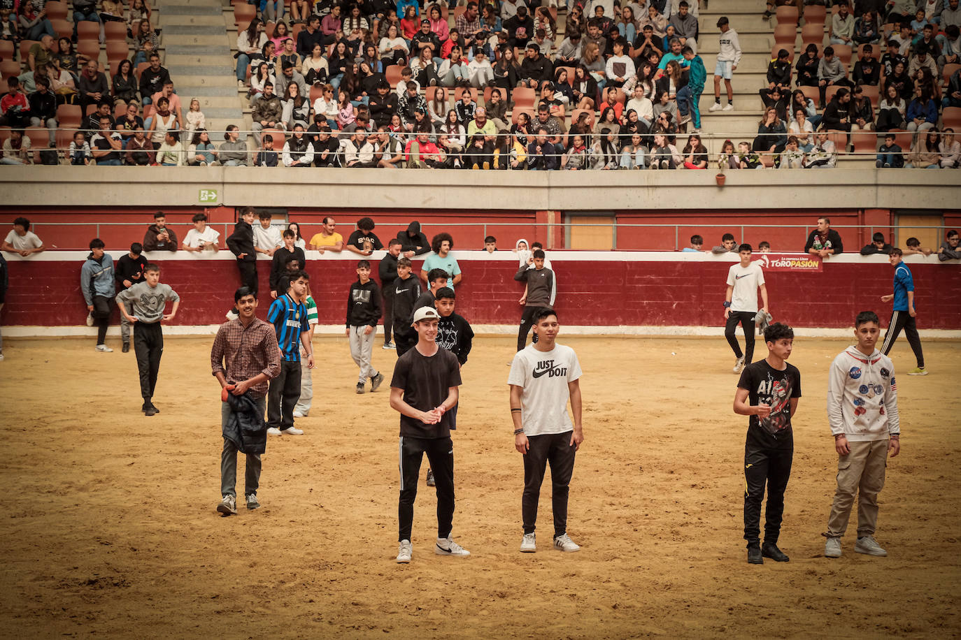 Emoción y risas en las vaquillas