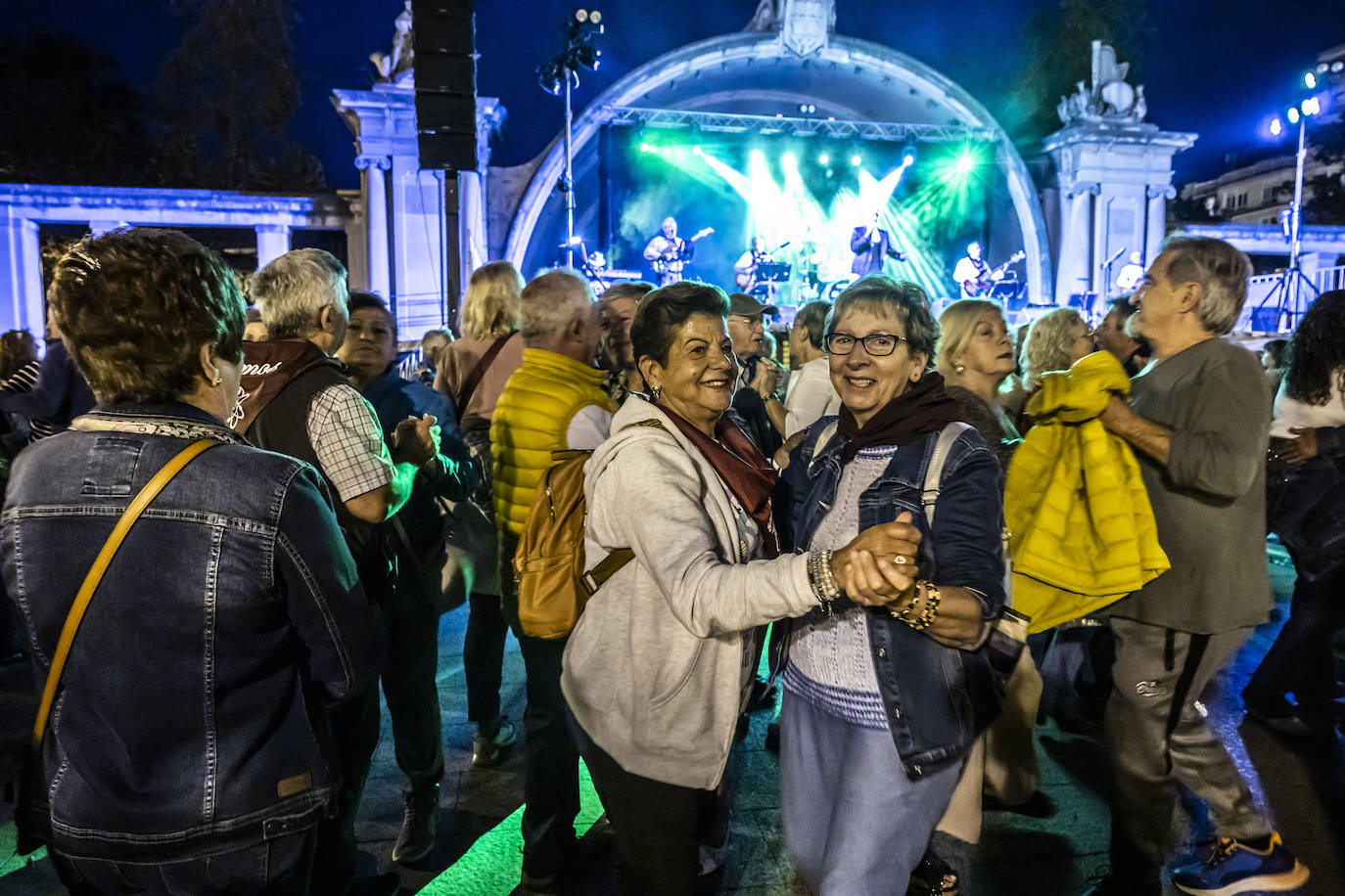 El baile de Los Átomos en El Espolón