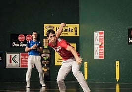 Iztueta se prepara para soltar su derecha.