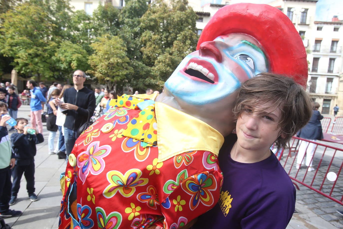 Imagen principal - Tres jóvenes 'porteadores'.