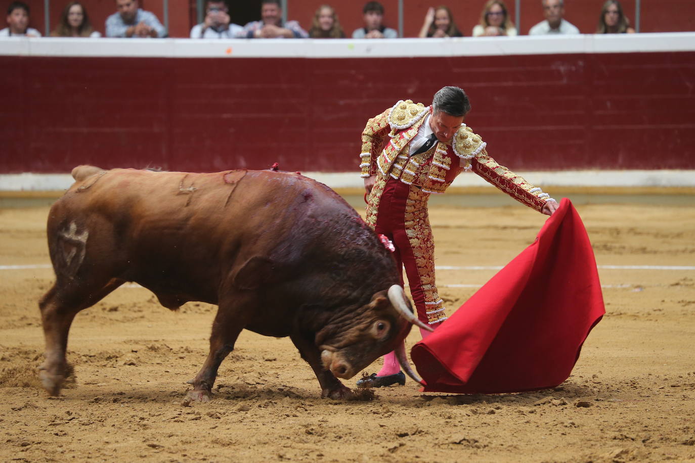 Talavante suma trofeos y Urdiales pone el arte