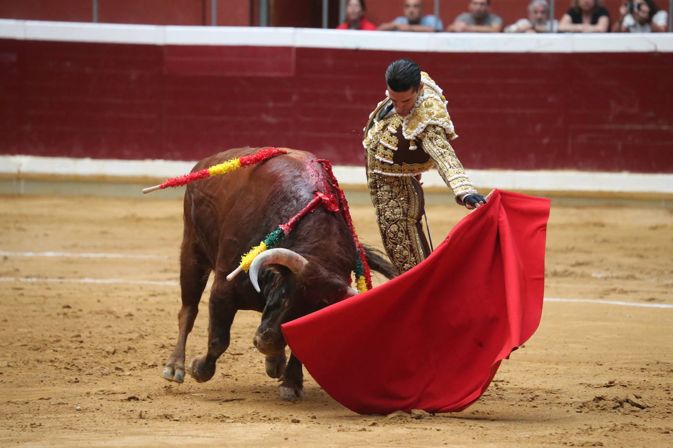 Talavante suma trofeos y Urdiales pone el arte