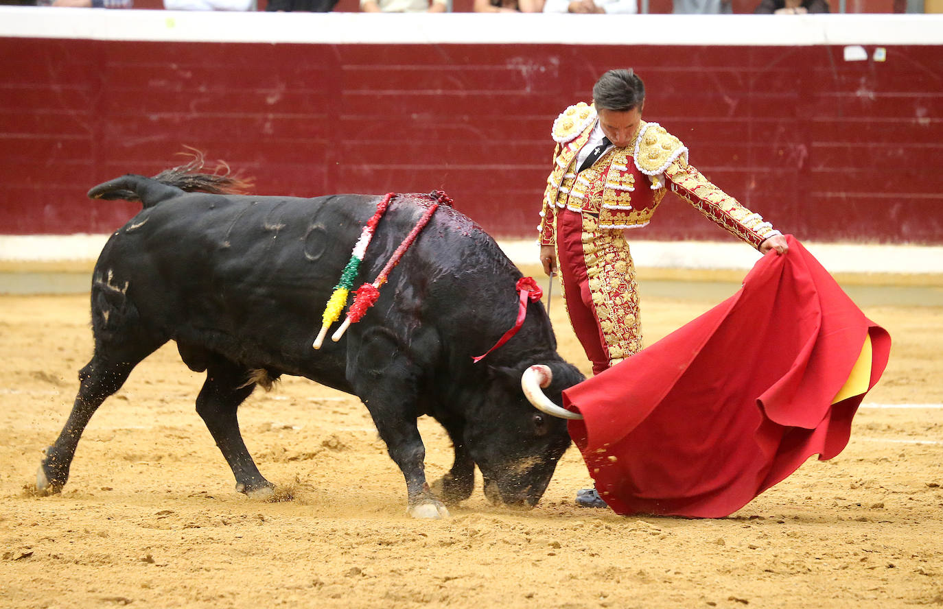 Talavante suma trofeos y Urdiales pone el arte