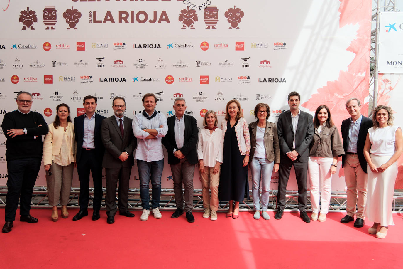 Desde Salud y Políticas Sociales, Roberto Varona, Ana Zuazo, Juan Carlos Oliva, Luis Ángel González, Quique Martínez Armas (director comercial de Nueva Rioja), José Antonio Oteo, Teresa Cobo (directora de Diario LA RIOJA), María Martín, Begoña Ganuza, Gonzalo Aparicio, Eva Martínez Ochoa, Carlos Piserra y Tania Saez.