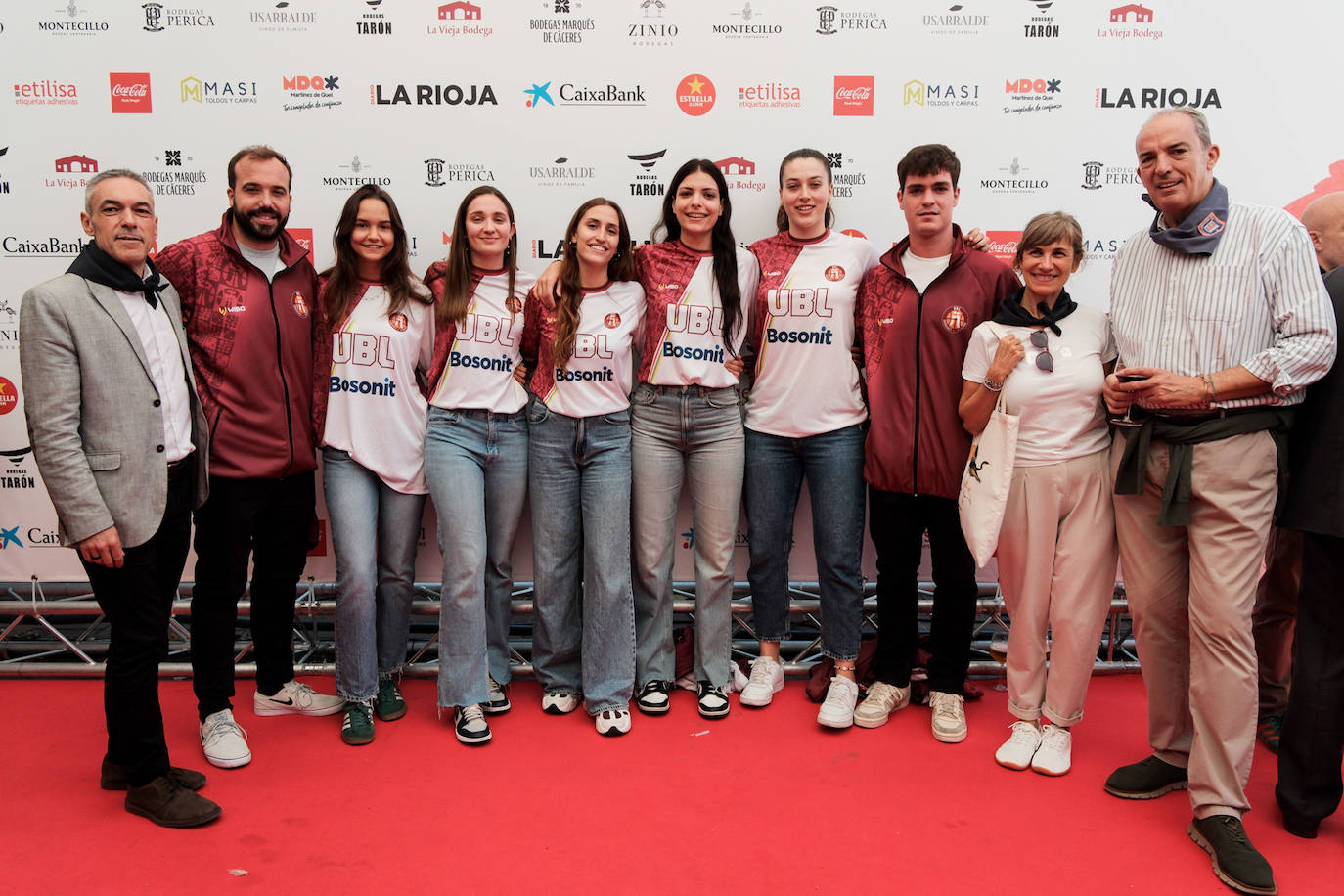 Delegación de Unibasket, representada por Juan Grande, Dani Rubio, María Llorente, Pepi Aldecoa, Mónica Alonso, Emma Flórez, María Angulo, Juan Lacarra y Elena Hernández, con Toño del Río (Diario LA RIOJA).