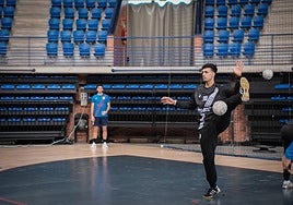 Salim Mezaza en acción en un entrenamiento.