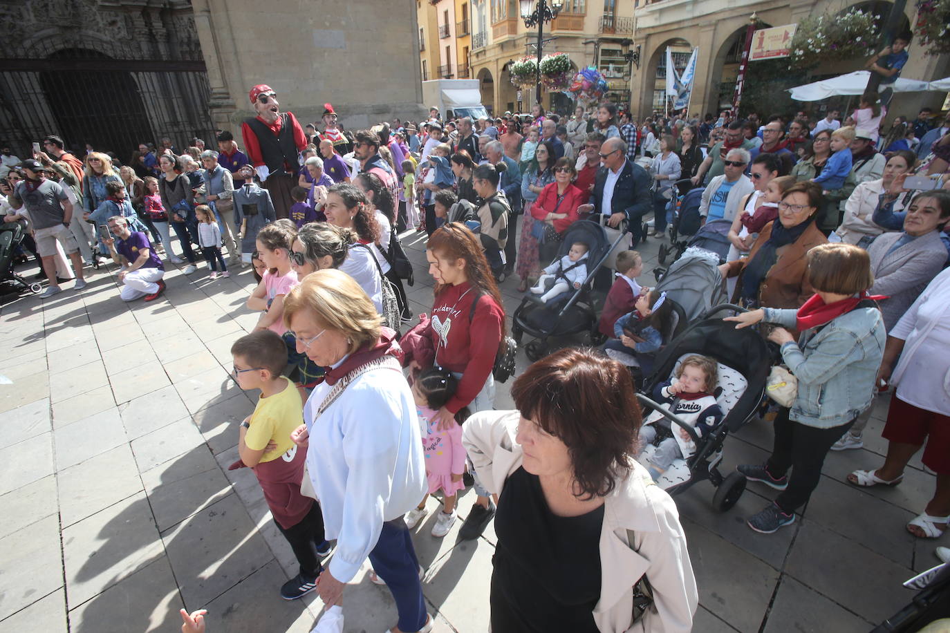 Gigantes y cabezudos por las calles de Logroño