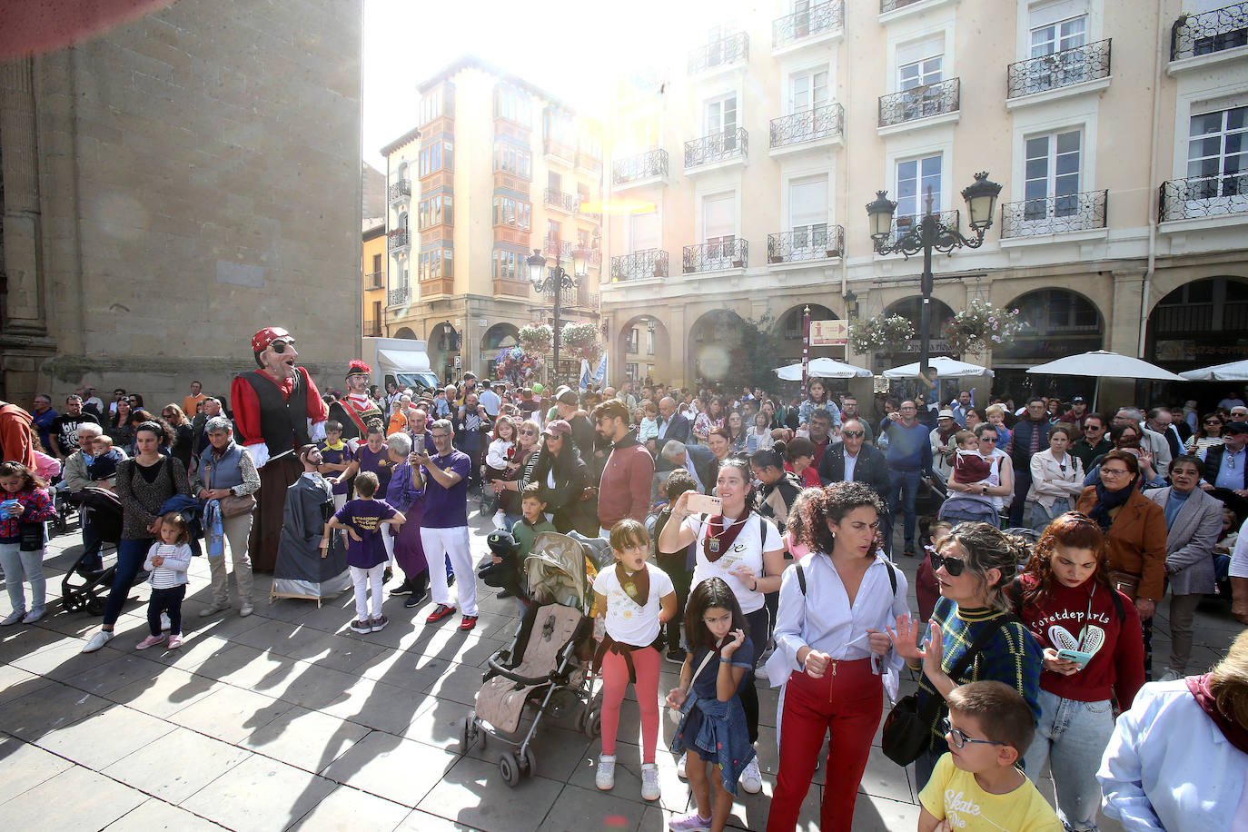 Gigantes y cabezudos por las calles de Logroño