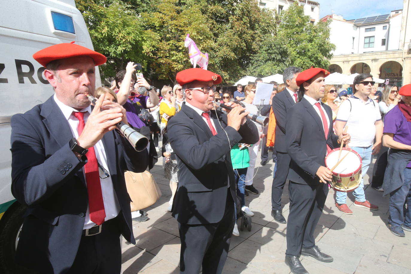 Gigantes y cabezudos por las calles de Logroño