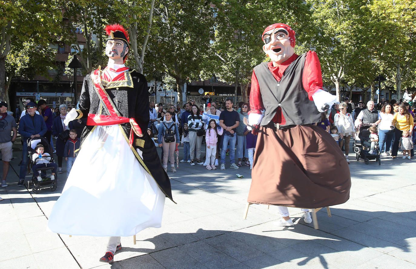 Gigantes y cabezudos por las calles de Logroño