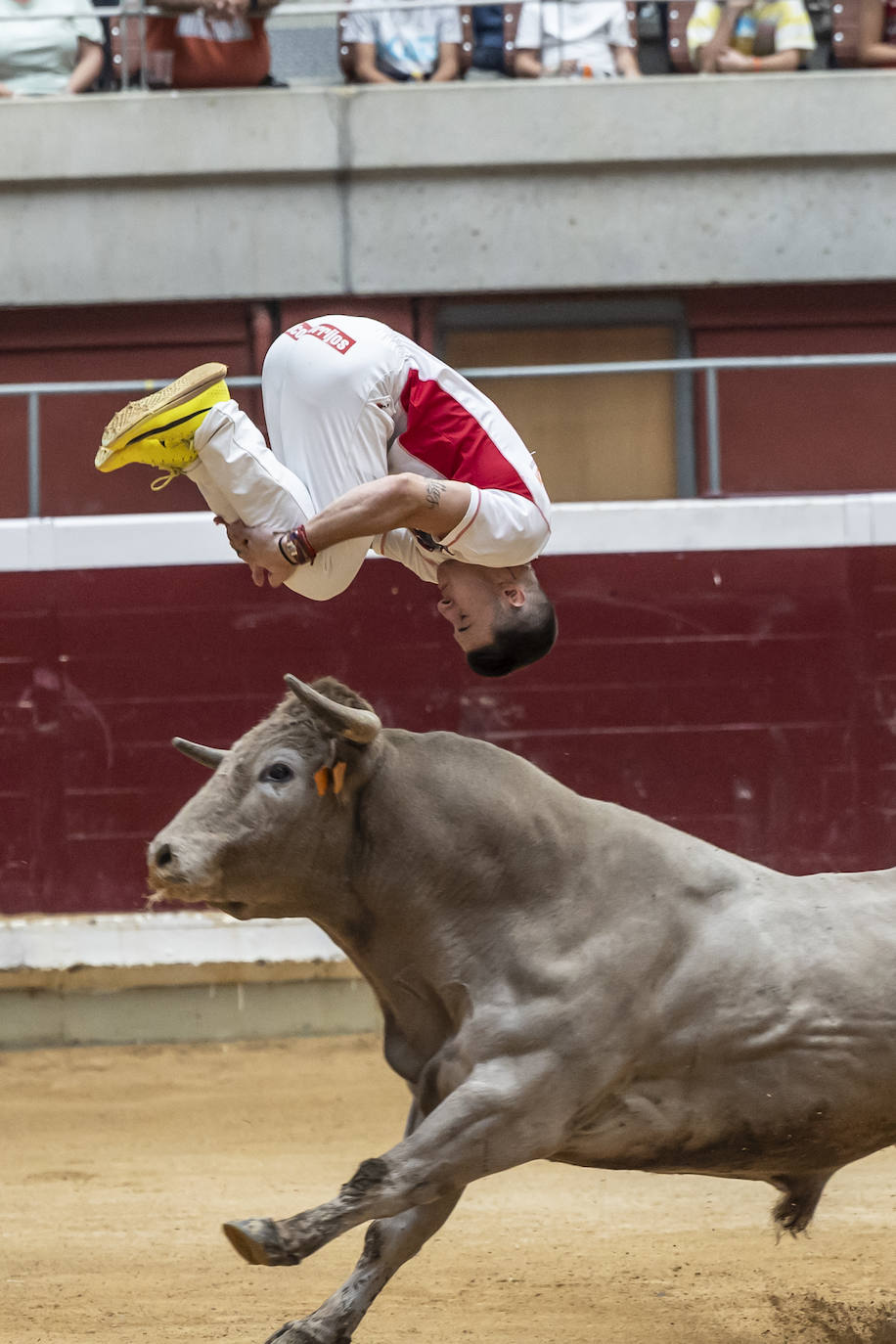 Concurso de recortes en la plaza de toros La Ribera, en imágenes