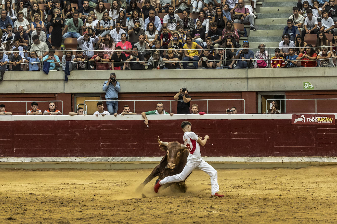 Concurso de recortes en la plaza de toros La Ribera, en imágenes