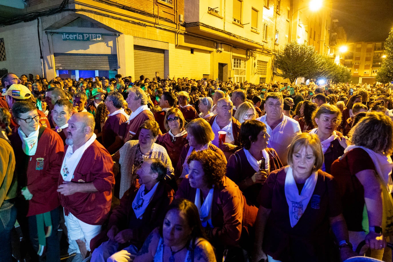 Leticia Sabater abarrota la peña La Rioja