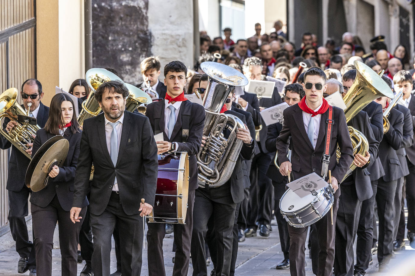 Arnedanos y navarros celebran la procesión del Robo de los Santos