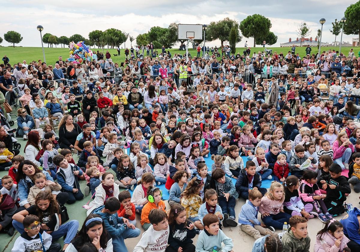 Numeroso público infantil, en un espectáculo de Gorgorito, estos sanmateos.