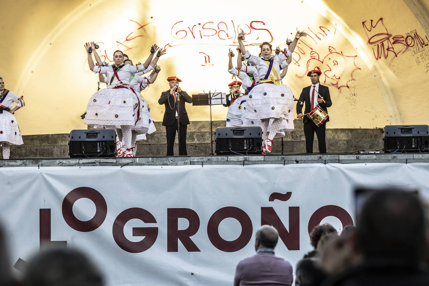 Tarde de bailes con Contradanza en El Espolón