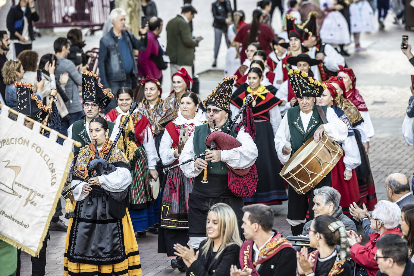 Tarde de bailes con Contradanza en El Espolón