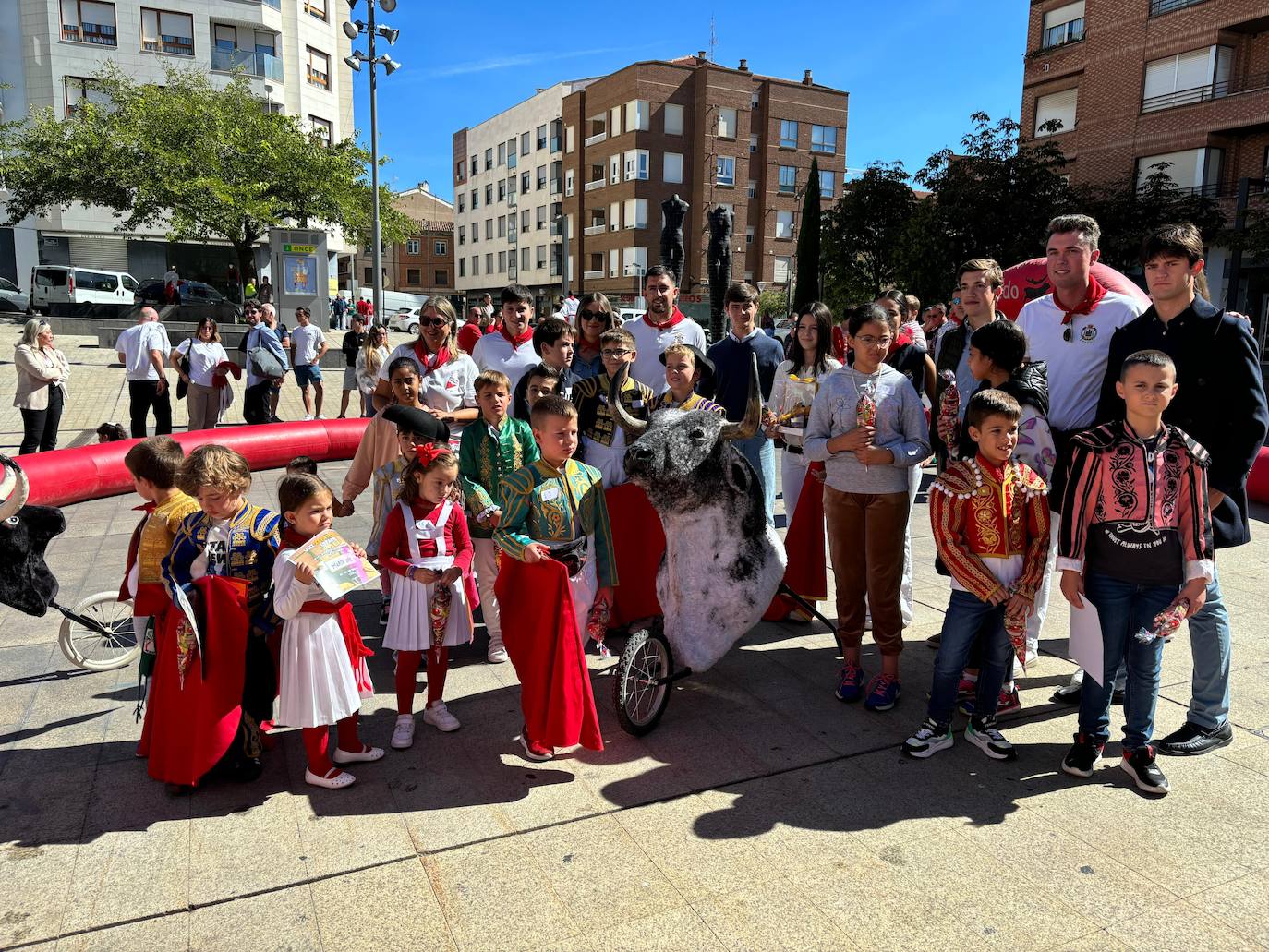 Los jóvenes y los niños, protagonistas del domingo de fiestas en Arnedo