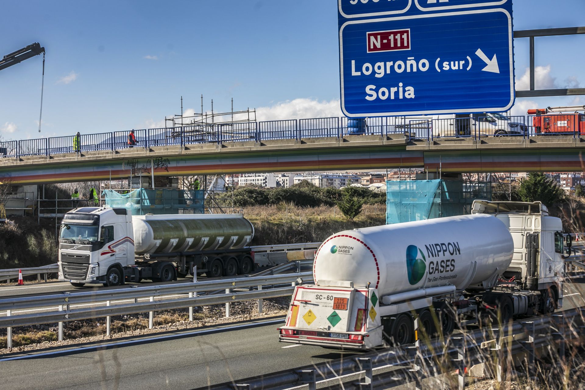 Herido un hombre al recibir una pedrada desde el puente de la autopista