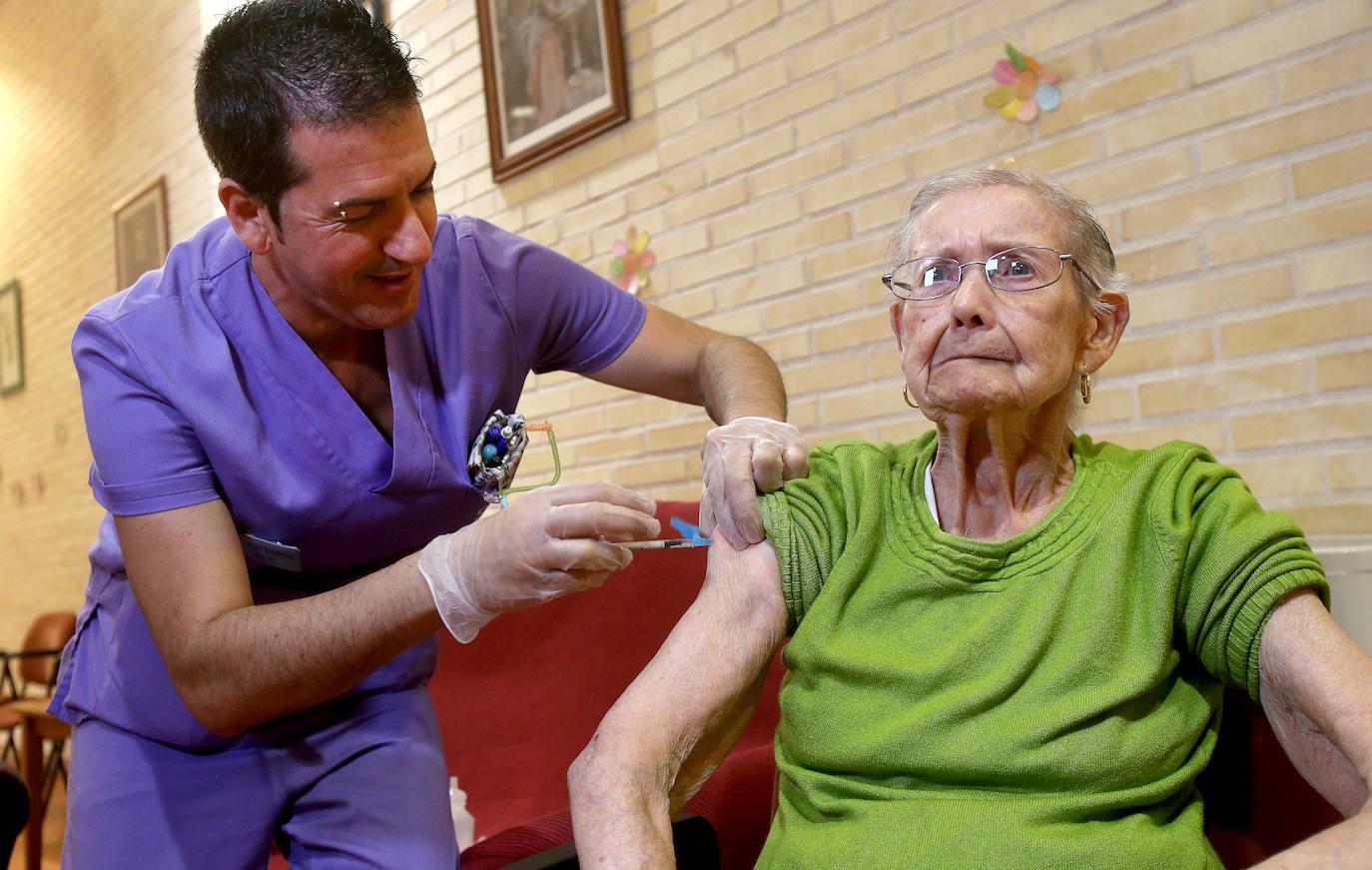 Salud inicia con los mayores residentes y los niños de hasta 4 años la vacunación antigripal en La Rioja