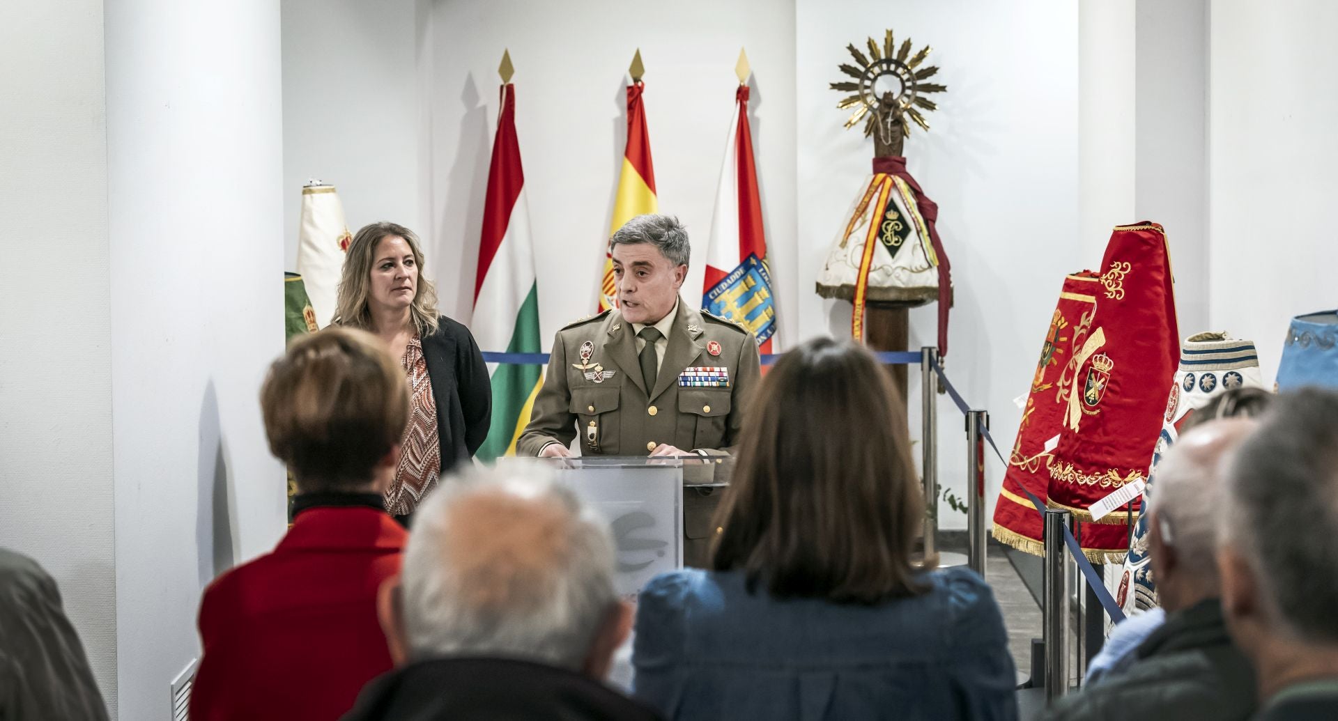 Exposición de mantos de la Virgen del Pilar