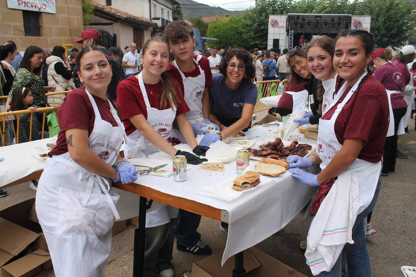 El festival de salchichón asado, en imágenes