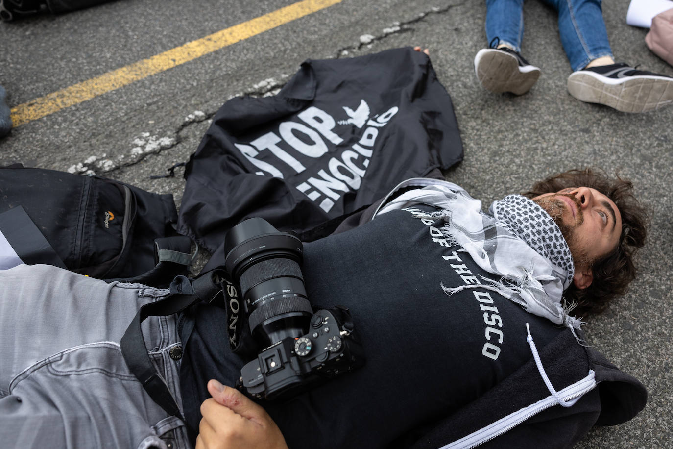 &#039;Performance&#039; de Acampada por Palestina frente a la Delegación de Gobierno