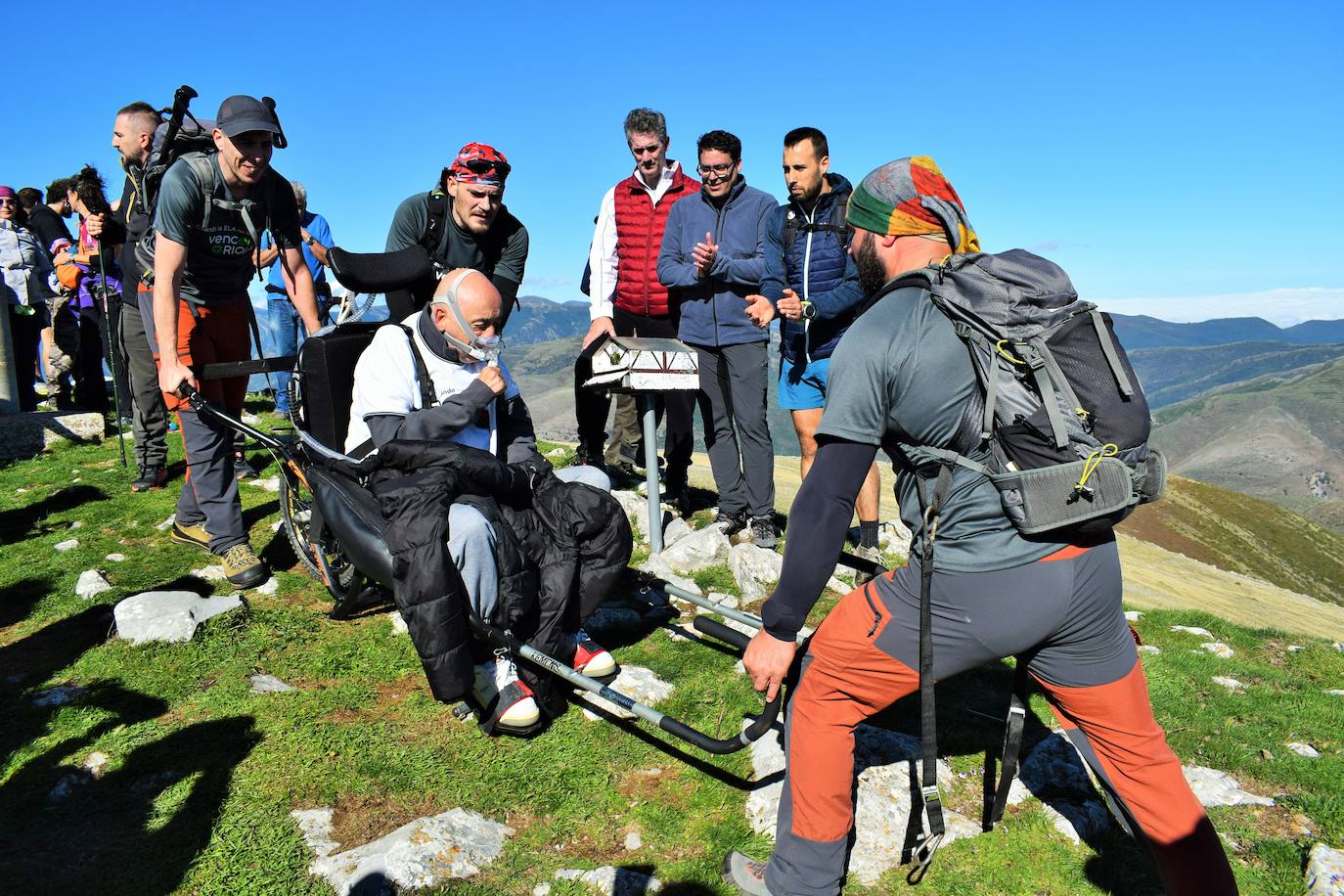 Tres enfermos de ELA ascienden a 1.854 metros de altitud en el Día del Montañismo Riojano