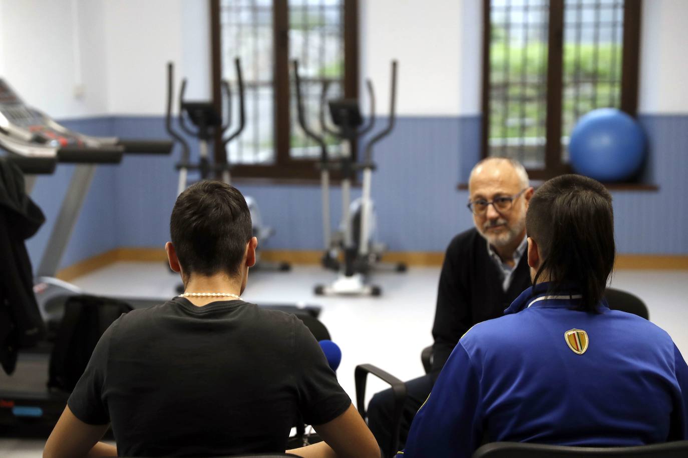 Dos menores condenados por violencia filio-parental, con un educador