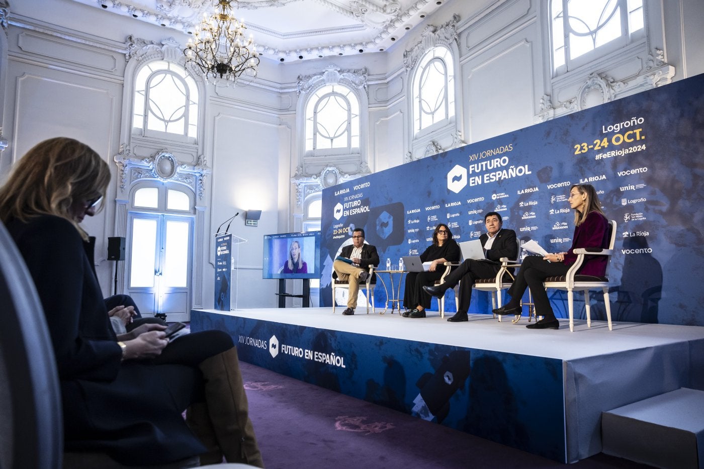 Jairo Miguel Torres (Colombia), Anahí Cárcamo (Chile), Walter Arizaga (Bolivia) e Isabel Díez Vial (Unir), durante la jornada de ayer en el Círculo Logroñés.