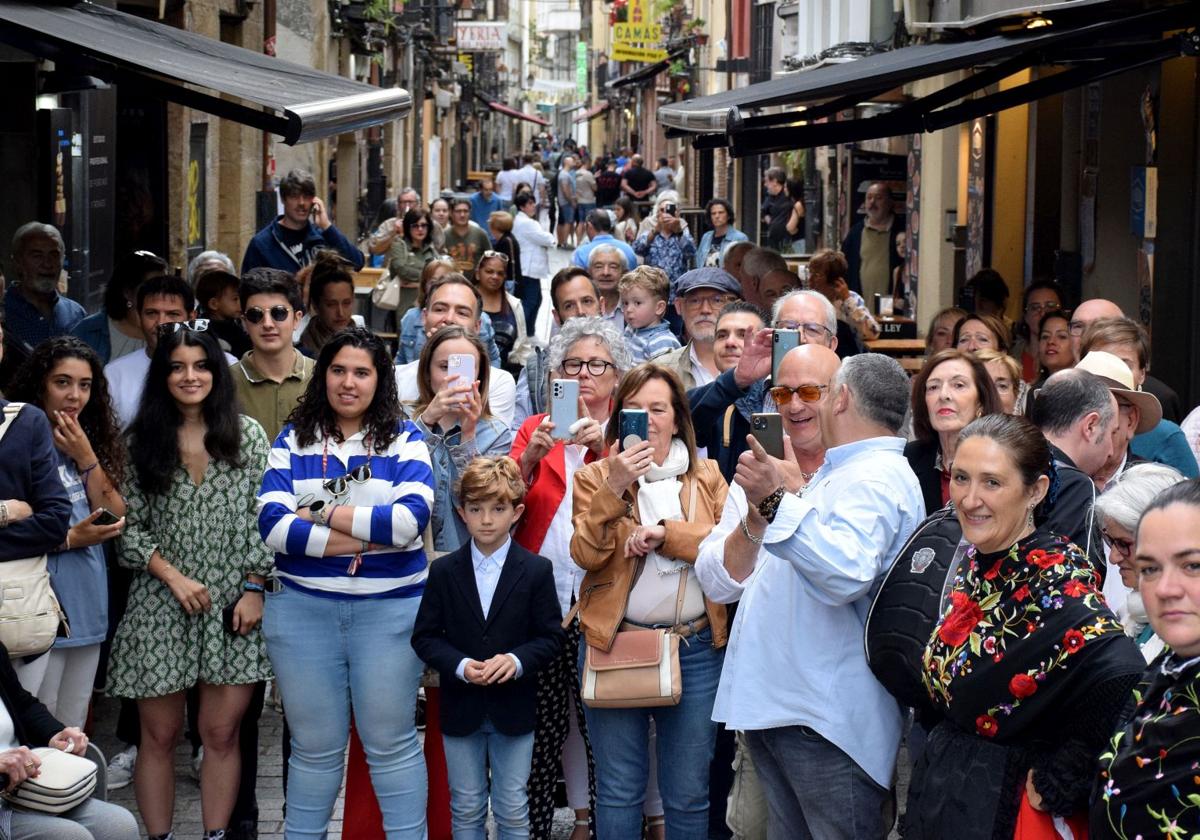 La calle San Juan llama «a la convivencia» entre el ocio y los vecinos del Casco Antiguo