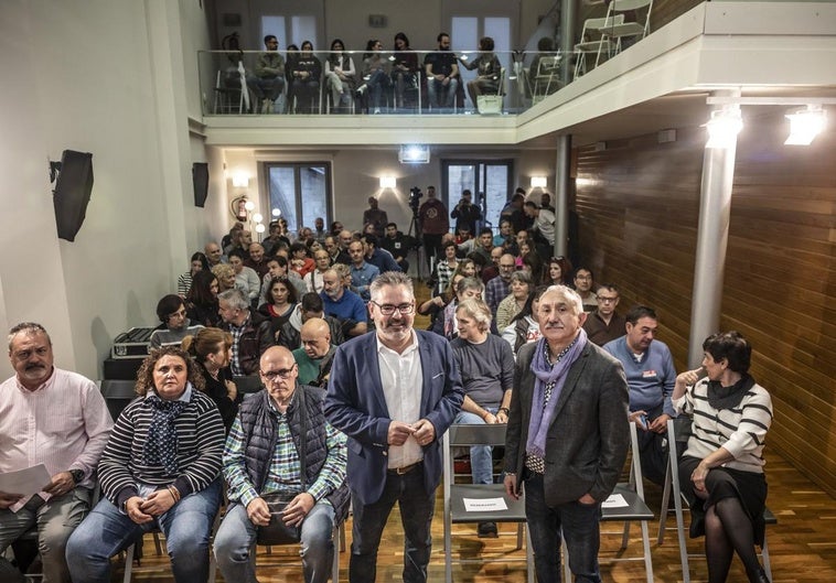 Pepe Álvarez, este viernes en Logroño junto a los delegados de UGT.