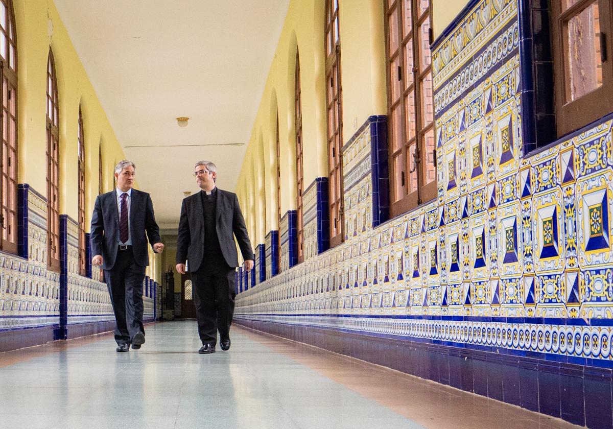 El consejero de Cultura, José Luis Pérez Pastor, y el delegado de Patrimonio de la diócesis, Jesús Merino.