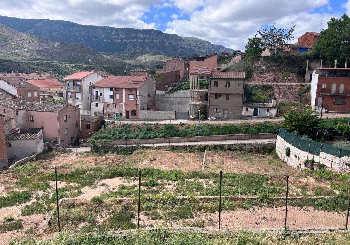 Solar de las huertas del Boticario en Ribafrecha, donde se piensa construir unas VPO.