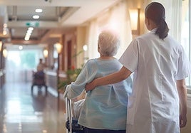 La asistencia en residencias suma 380 empleos en cuatro años «pese a la escasez de personal»