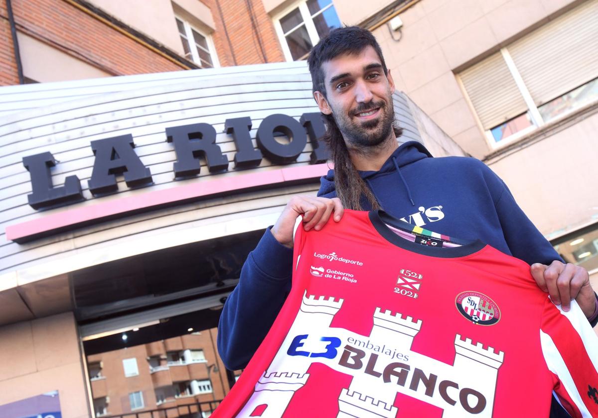 Miguel Ledo, con la camiseta de la SD Logroñés.