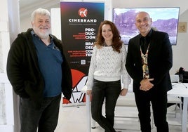 José Javier Íñigo, Ana Montenegro y Álvaro Ochoa en la presentación del cortometraje a la prensa.