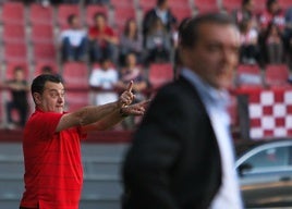 Carlos Pouso, con el Mirandés en Las Gaunas, en el año 2011.