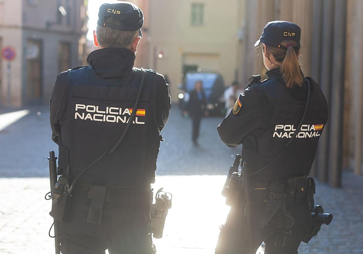 La Policía Nacional detiene a dos personas por falsedad documental y suplantación de identidad