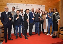 Brindis oficial de la presentación del primer vino Rioja de la cosecha de 2024, ayer en la sala Entreviñas de Aldeanueva de Ebro.